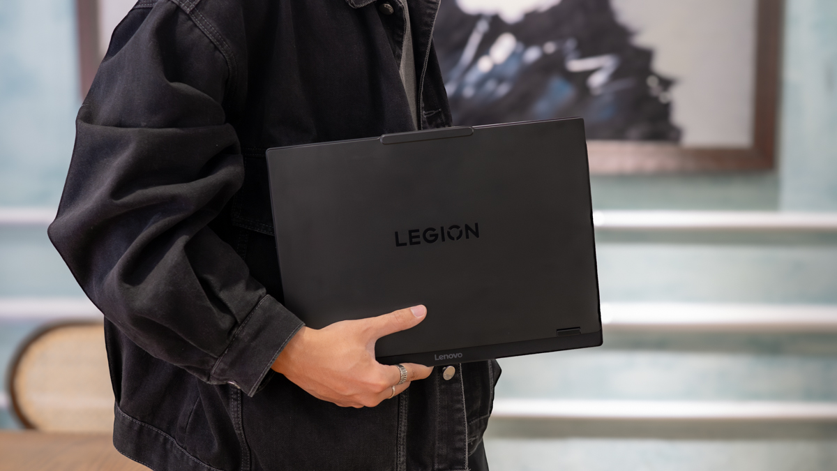 Trên tay Lenovo Legion 5 2025: Thiết kế mới siêu gọn, màn OLED đẹp, RTX 5070 chiến game khỏi nghĩ, giá từ 41.5 triệu